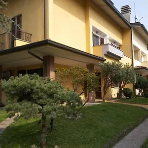 https://bb-accogliente-a-due-passi-dal-metro-di-milano-casa-adriana.it-lombardy.com